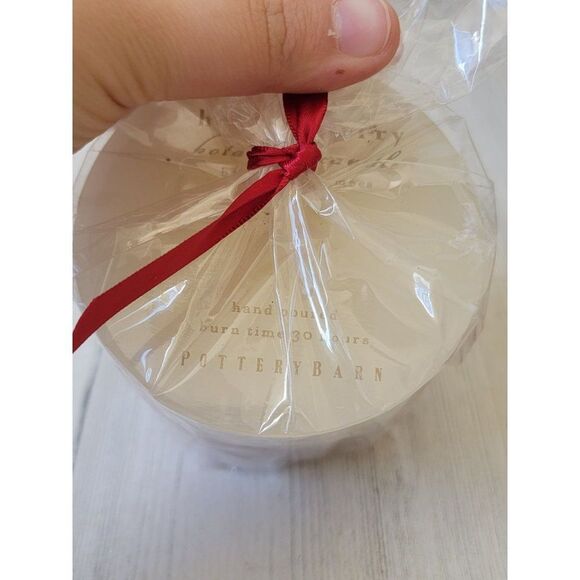 Pottery Barn holiday Berry Botanical candle 30 hour burn time - Picture 2 of 6